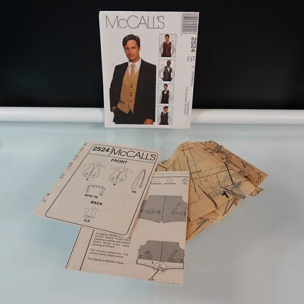McCalls 2524 Mens Vest Sewing Pattern - Picture 2 of 4